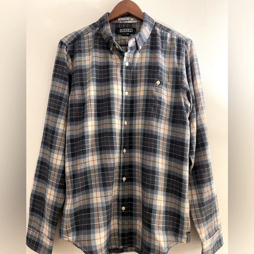 Ezekiel Men’s NWT casual button down blue white plaid shirt size M long sleeve
